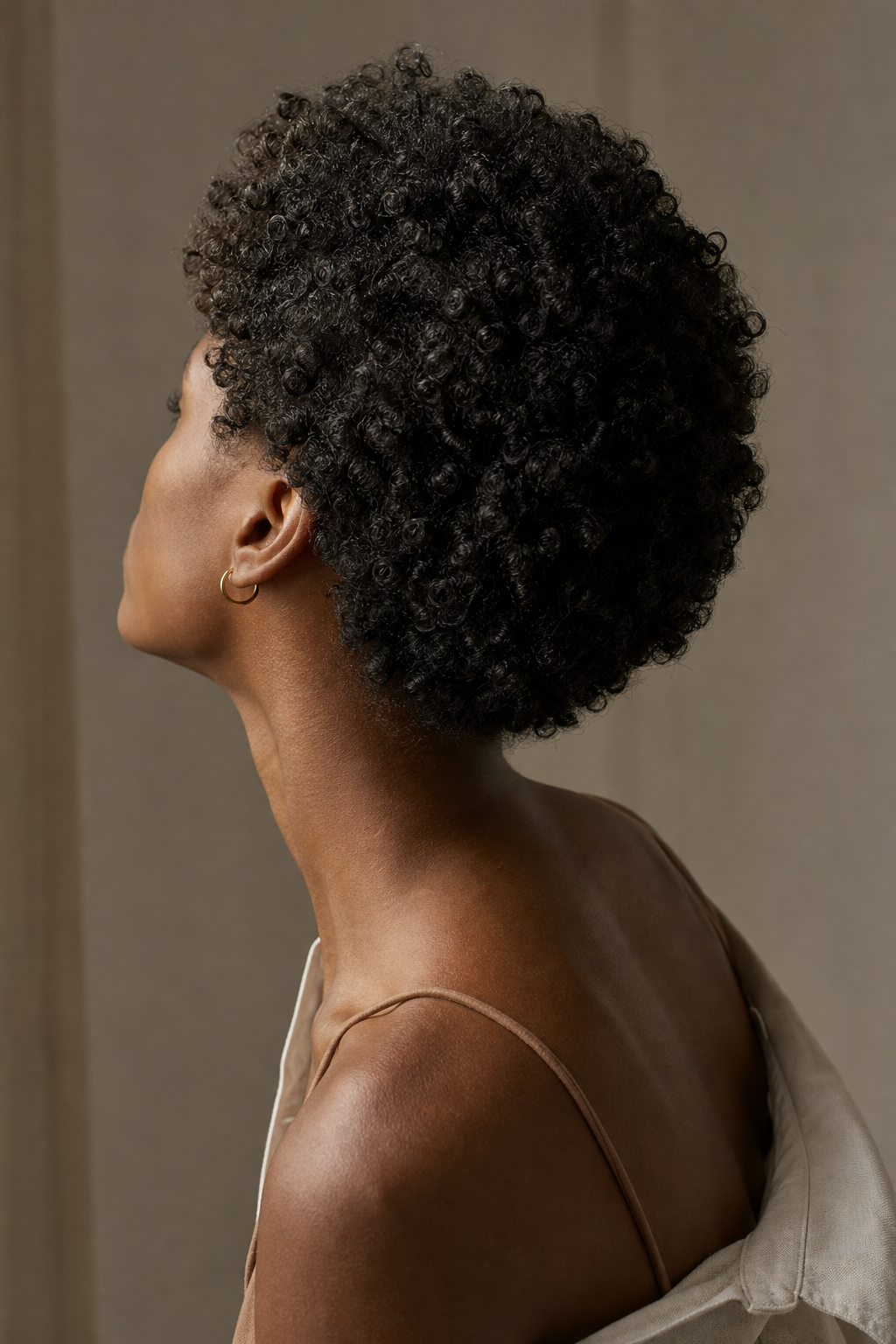 Quelle coupe courte pour femme met les cheveux bouclés en valeur ?