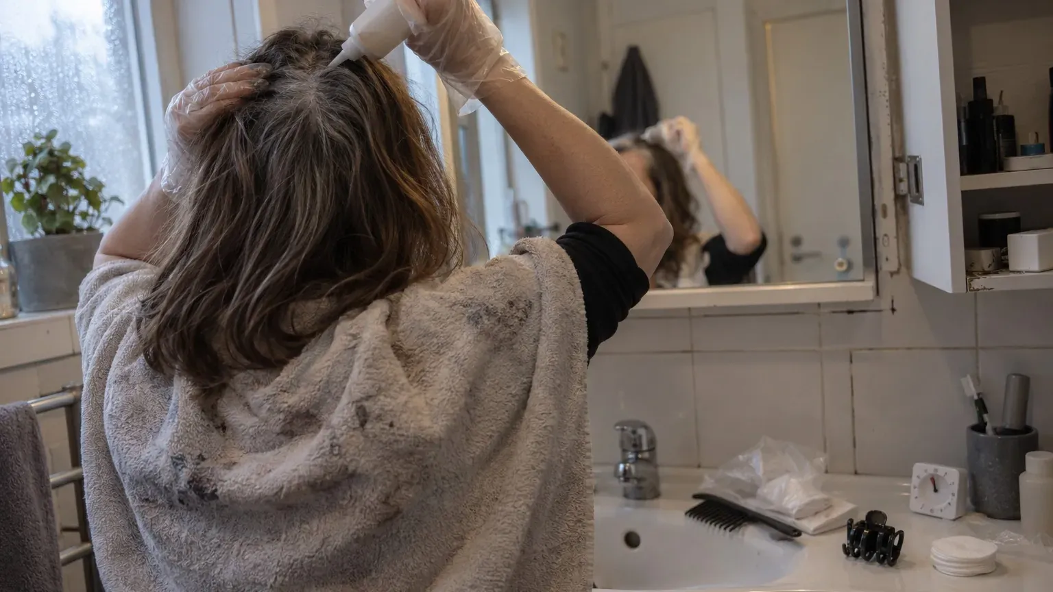 « La pire erreur » : le coiffeur de stars Fabien Giambona explique comment éviter l'effet « mamie » entre deux colorations